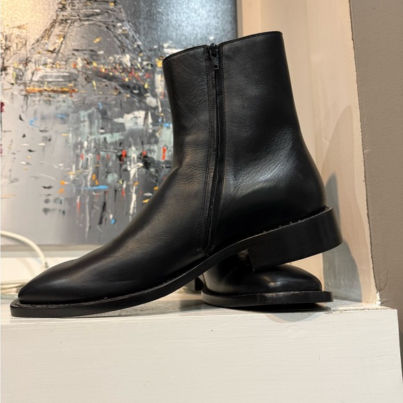 Men’s Balenciaga Boots - Picture 2 of 9